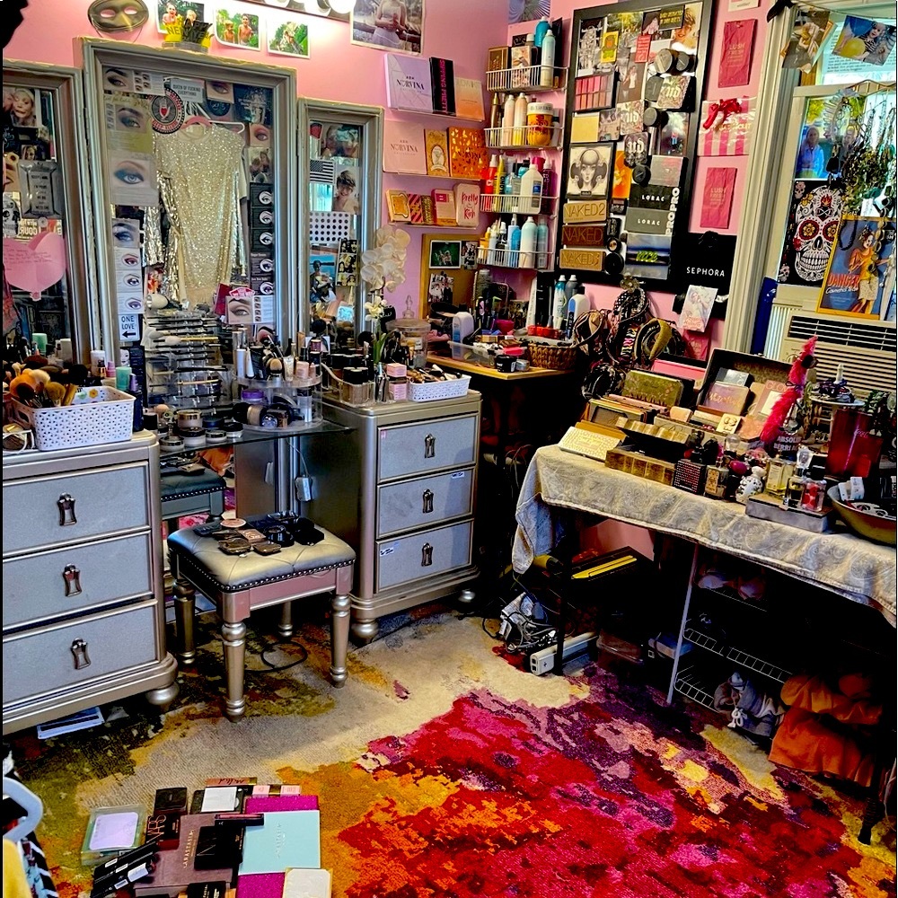 There comes a point when a Girl MUST look around & admit; Damn, I have a problem